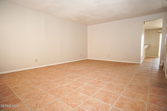 1703 Villa Santos Cir in El Paso, TX - Building Photo - Building Photo