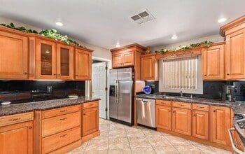 4933 W Sandra Terrace in Glendale, AZ - Building Photo - Building Photo