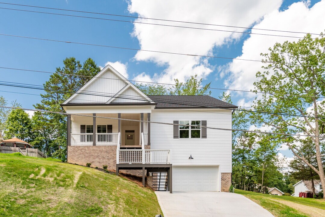 6737 Flagstone Dr in Ooltewah, TN - Foto de edificio