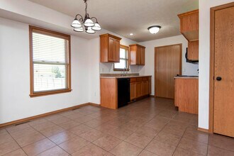 1008 E Hampton Dr in Ozark, MO - Building Photo - Building Photo