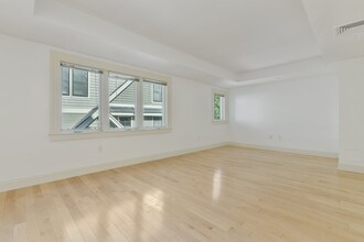 201 Freeman St, Unit 7 in Brookline, MA - Foto de edificio - Building Photo