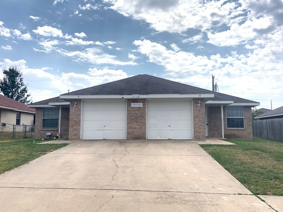 2704 Alma Dr in Killeen, TX - Building Photo