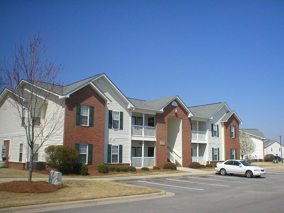 Laurel Pointe in Goldsboro, NC - Building Photo