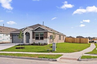 345 Escondido Cir in San Marcos, TX - Building Photo - Building Photo