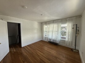 135 Mills St in Malden, MA - Building Photo