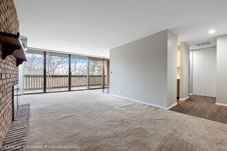 5700 Hillcrest Ln in Lisle, IL - Building Photo - Building Photo