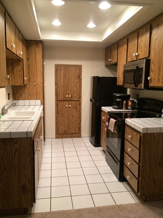 20702 El Toro Rd in Lake Forest, CA - Building Photo