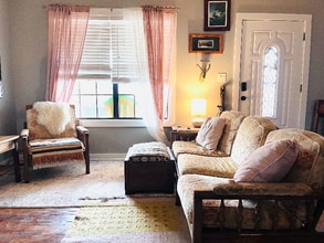 400 S 1st St in Alpine, TX - Foto de edificio - Building Photo