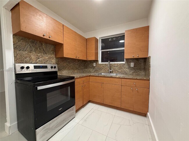 3100 NW 135th St in Opa Locka, FL - Building Photo - Building Photo