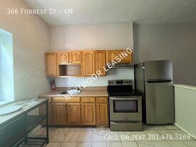 366 Forrest St in Jersey City, NJ - Building Photo