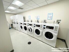 601 Albany St in Boston, MA - Building Photo