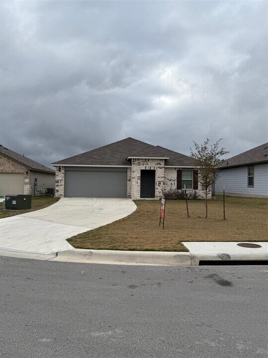 668 Wyatt Wy in Jarrell, TX - Building Photo