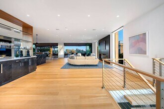 345 Dune Rd in Westhampton Beach, NY - Building Photo - Building Photo