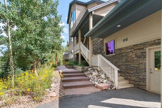 96 Wagon Rd in Breckenridge, CO - Foto de edificio - Building Photo