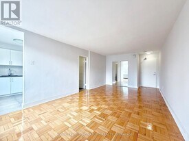 1545 Bathurst St in Toronto, ON - Building Photo