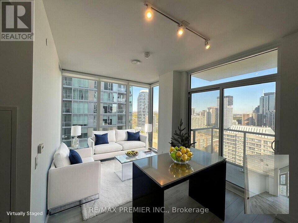 33 Helendale Ave in Toronto, ON - Building Photo
