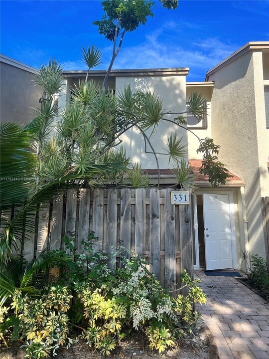 331 City View Dr in Fort Lauderdale, FL - Building Photo