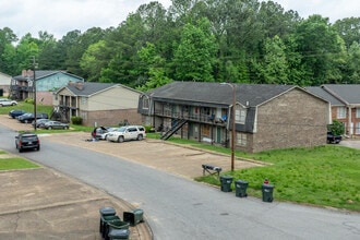 River Road Apartment Homes in Tuscaloosa, AL - Building Photo - Building Photo