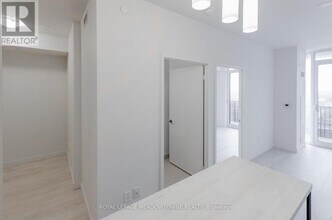 8 Eglinton Ave E in Toronto, ON - Building Photo - Building Photo