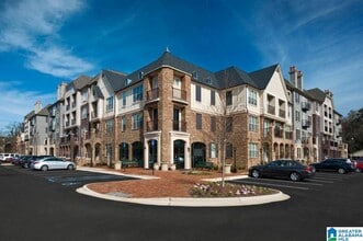 2402 Lane Parke Ct in Birmingham, AL - Foto de edificio - Building Photo