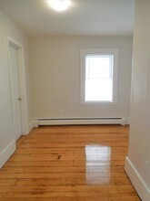 13 Smith Ave, Unit 10-2R in Somerville, MA - Foto de edificio - Building Photo