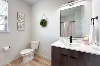 Grandridge Meadows Lofts in Grandview, WA - Foto de edificio - Interior Photo