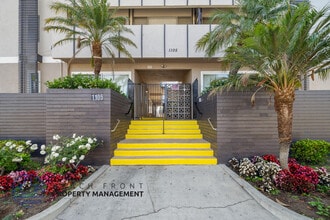 1105 N. Flower St. in Santa Ana, CA - Foto de edificio - Building Photo