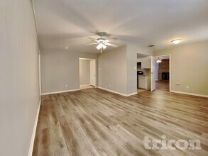 6422 French Chateau Dr in Houston, TX - Building Photo - Building Photo