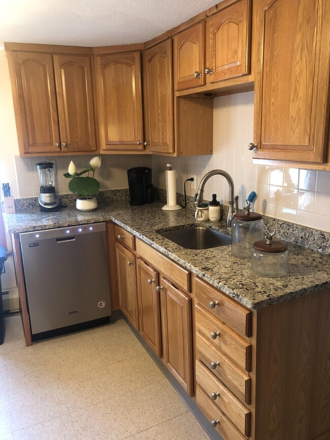 22 8th St, Unit 3 in Cambridge, MA - Building Photo - Building Photo