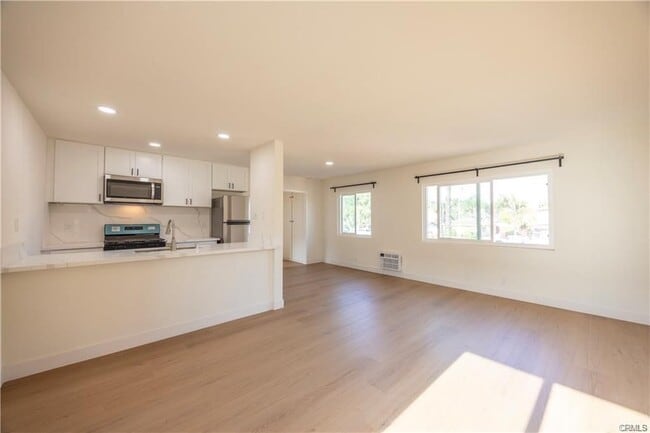 property at 115 N Walnuthaven Dr
