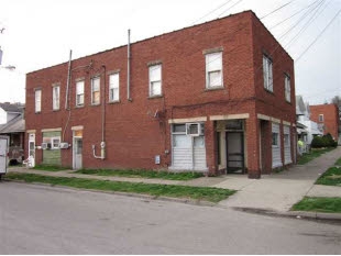 832 9th St W in Huntington, WV - Building Photo