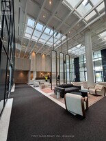 225 Commerce St in Vaughan, ON - Building Photo