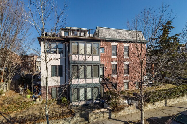 1327 Otis Pl NW in Washington, DC - Building Photo - Building Photo