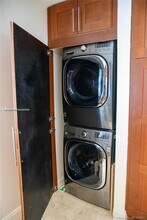 3578 Magellan Cir in Miami, FL - Building Photo - Building Photo