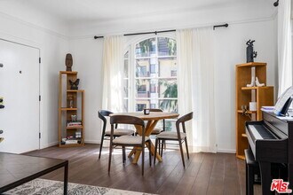 101 N Clark Dr in West Hollywood, CA - Building Photo - Building Photo