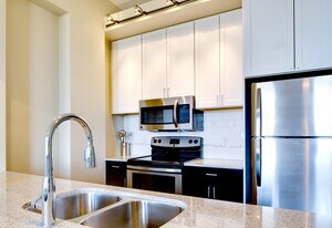 430 Oak Grove in Minneapolis, MN - Building Photo