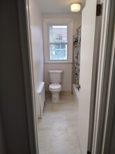 8244 Mansfield Ave, Unit B in Philadelphia, PA - Foto de edificio - Building Photo