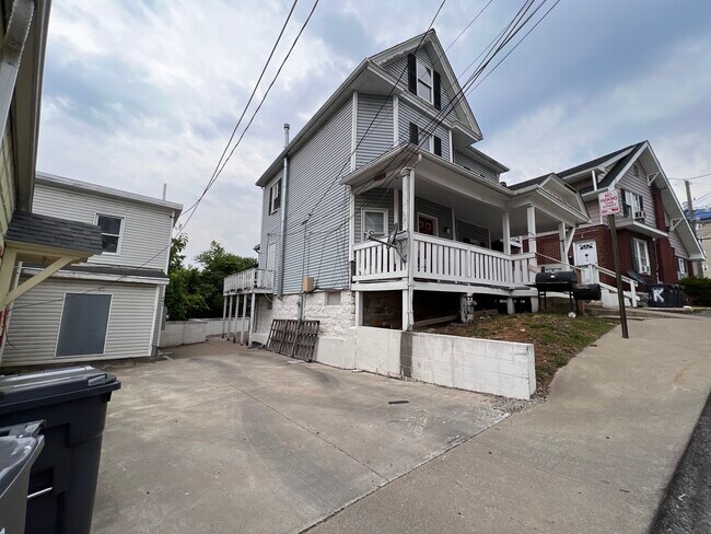 445 Baird St in Morgantown, WV - Building Photo - Building Photo