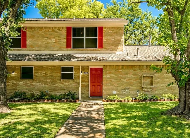 property at 1804 Camelot Cv