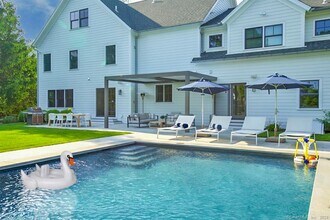 17 Stony Brook Rd in Westport, CT - Building Photo - Building Photo