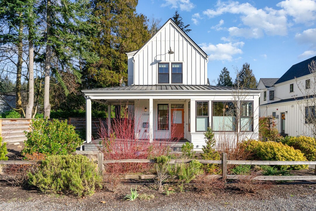 17118 47th Ave NE in Lake Forest Park, WA - Building Photo