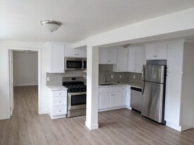 2801 San Marino St in Los Angeles, CA - Building Photo