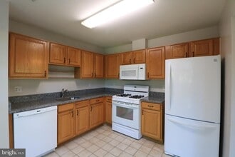 12000 Amber Ridge Cir in Germantown, MD - Building Photo - Building Photo