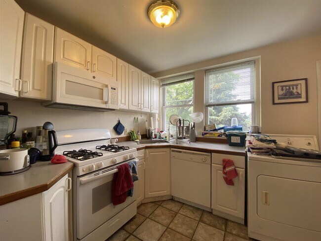 54 Kelly Rd in Cambridge, MA - Foto de edificio - Building Photo