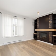 31125 Westridge Pl in Abbotsford, BC - Building Photo - Building Photo