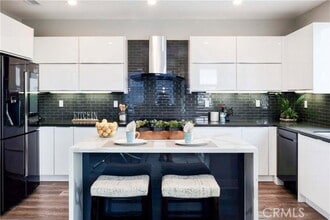 2068 Maple Ave in Costa Mesa, CA - Building Photo - Building Photo