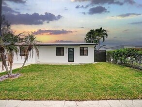 7881 Hope St in Hollywood, FL - Building Photo - Building Photo