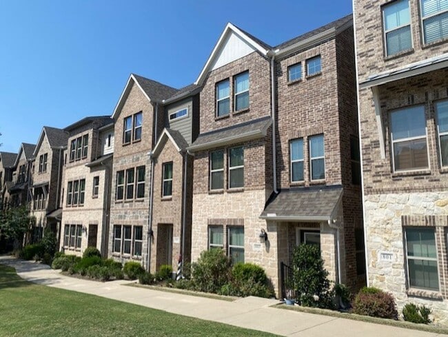 803 Tennessee Dr in Euless, TX - Building Photo - Building Photo