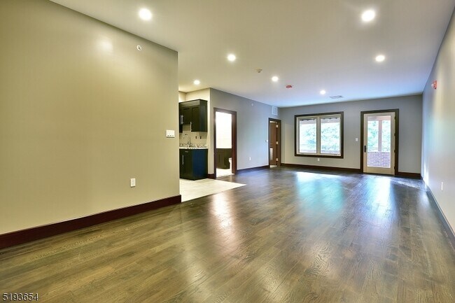 8 Whitehall Rd in Montville, NJ - Building Photo - Building Photo