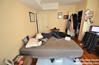 74 Brooks St, Unit 2 in Boston, MA - Building Photo - Building Photo